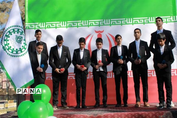 حضور دانش‌آموزان عضو سازمان دانش‌آموزی و خبرگزاری پانا خراسان جنوبی در راهپیمایی 22بهمن