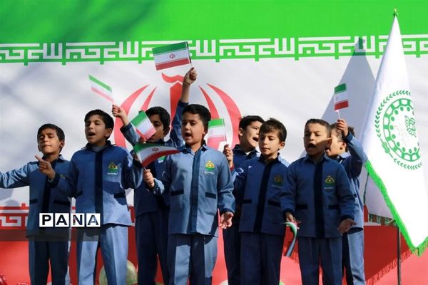 حضور دانش‌آموزان عضو سازمان دانش‌آموزی و خبرگزاری پانا خراسان جنوبی در راهپیمایی 22بهمن