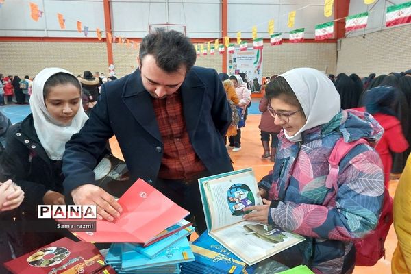 نمایشگاه حال خوب با کتاب