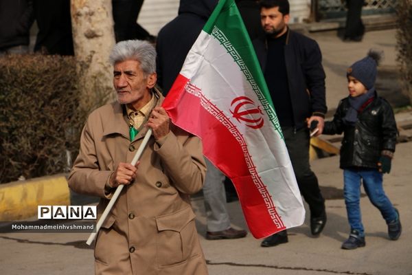 حضور چشم‌گیر مردم قزوین در جشن ۴۴ سالگی انقلاب