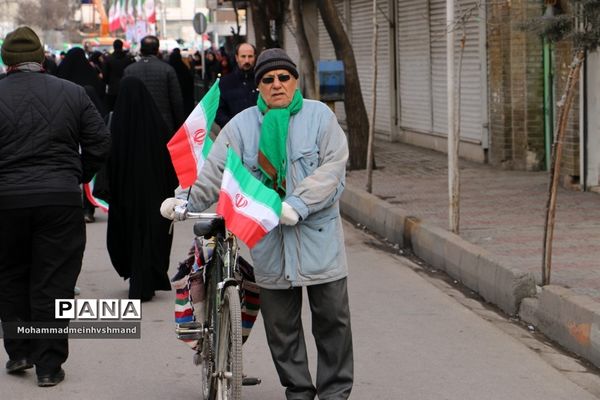 حضور چشم‌گیر مردم قزوین در جشن ۴۴ سالگی انقلاب