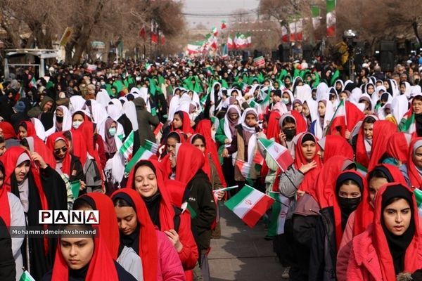 حضور چشم‌گیر مردم قزوین در جشن ۴۴ سالگی انقلاب