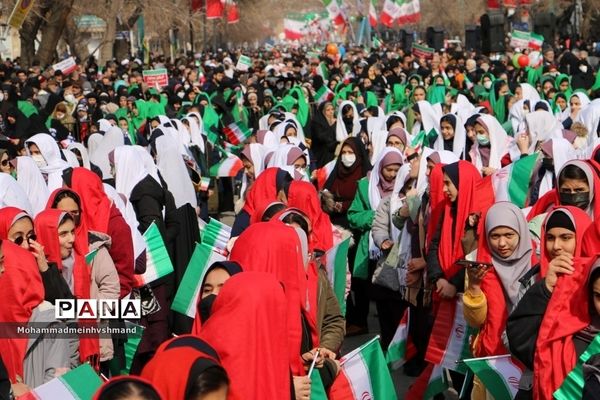 حضور چشم‌گیر مردم قزوین در جشن ۴۴ سالگی انقلاب