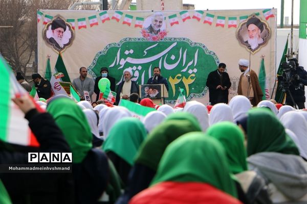 حضور چشم‌گیر مردم قزوین در جشن ۴۴ سالگی انقلاب