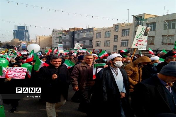 حضور پرشکوه مردم قزوین در راهپیمایی ۲۲ بهمن