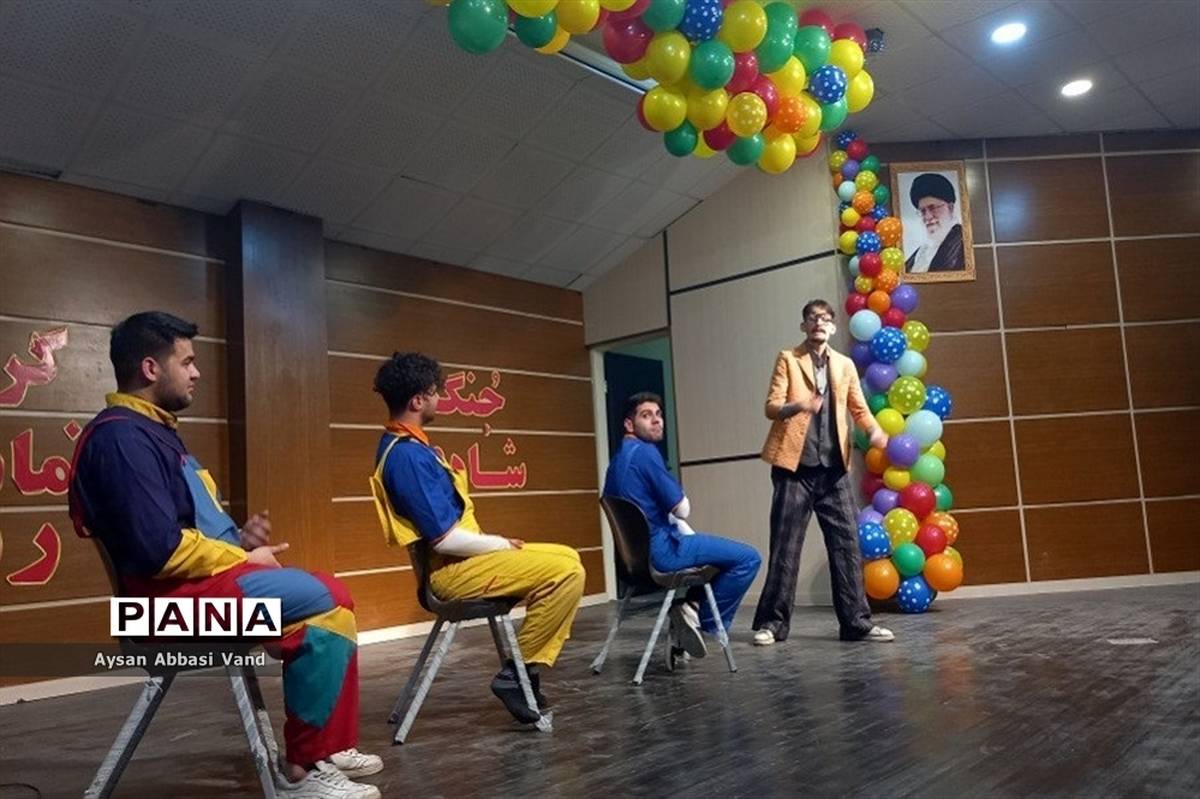 برگزاری نمایش جنگ شادی درشهرستان قرچک
