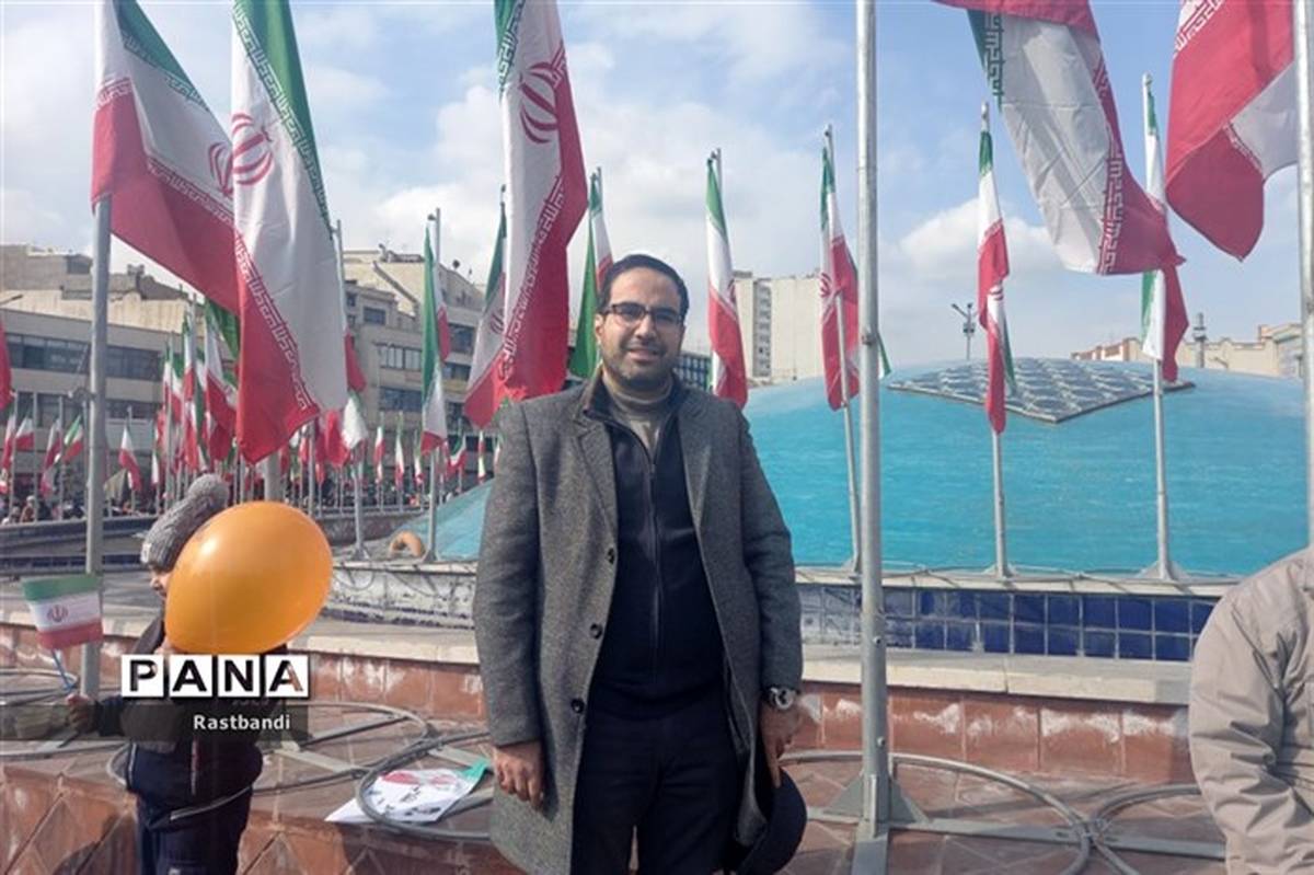 درایت رهبری و پشتکار مردم ایران دو سرمایه بزرگ انقلاب اسلامی است