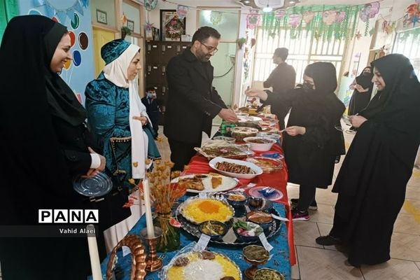 جشنواره غذاهای ایرانی درمجتمع آموزشی غیردولتی شکوفه‌های دانش اسلامشهر