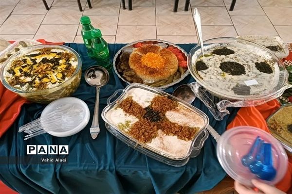 جشنواره غذاهای ایرانی درمجتمع آموزشی غیردولتی شکوفه‌های دانش اسلامشهر