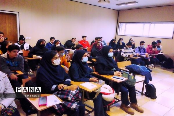 بازدید دانش‌آموزان برگزیده مسابقات پژوهش سراهای دانش‌آموزی از دانشگاه کشاورزی استان فارس