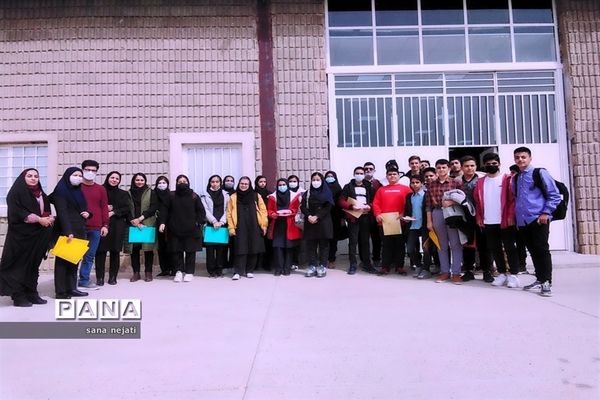بازدید دانش‌آموزان برگزیده مسابقات پژوهش سراهای دانش‌آموزی از دانشگاه کشاورزی استان فارس