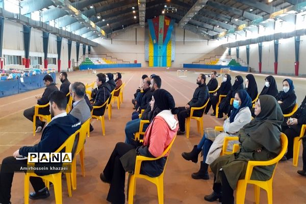 توزیع اقلام ورزشی و بهداشتی در سالن دوومیدانی برادران شهید مظفر ملارد