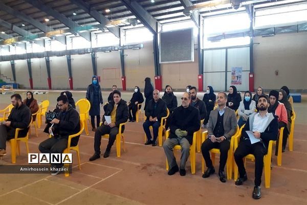 توزیع اقلام ورزشی و بهداشتی در سالن دوومیدانی برادران شهید مظفر ملارد