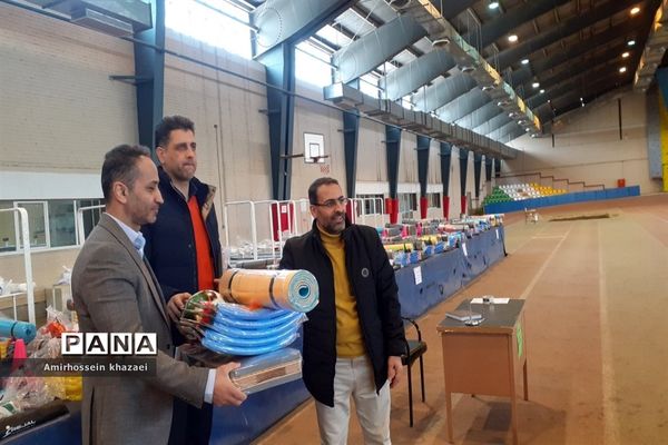 توزیع اقلام ورزشی و بهداشتی در سالن دوومیدانی برادران شهید مظفر ملارد