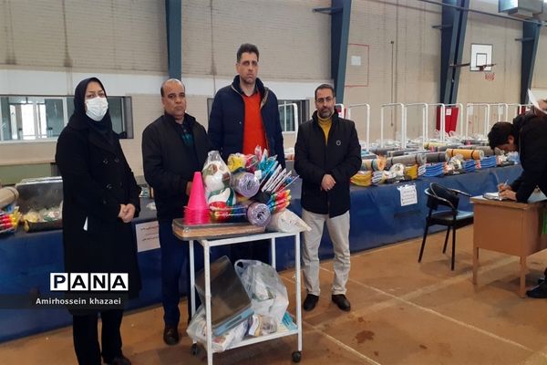 توزیع اقلام ورزشی و بهداشتی در سالن دوومیدانی برادران شهید مظفر ملارد