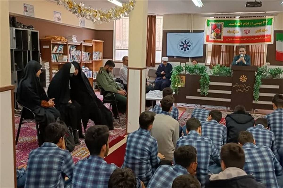 جشن تکلیف در دبیرستان استعدادهای درخشان شهید بهشتی رودهن برگزار شد/فیلم