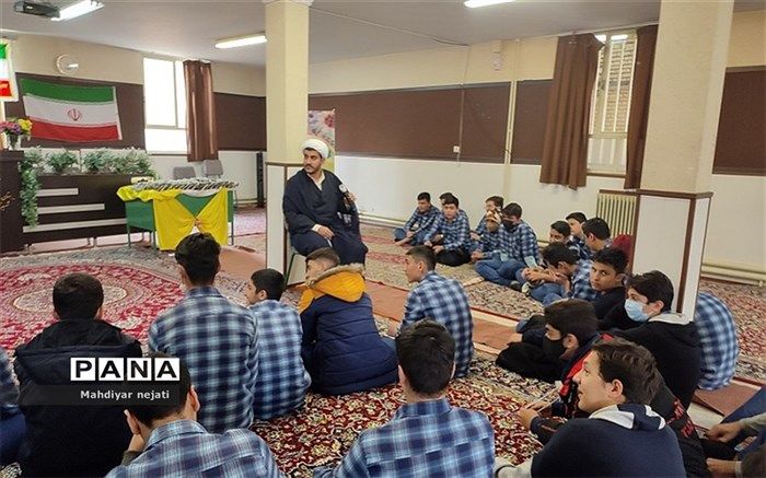 کلاس‌های مرجع‌شناسی ویژه دانش‌آموزان نومکلف در دبیرستان شهید بهشتی رودهن برگزار شد