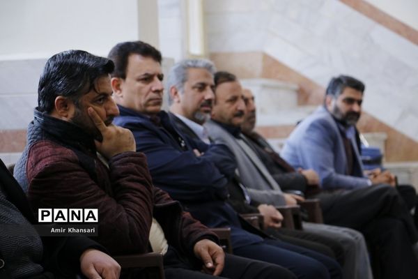 نشست صمیمی دانش‌آموزان دبیرستان دین و دانش قم با نماینده مجلس شورای اسلامی