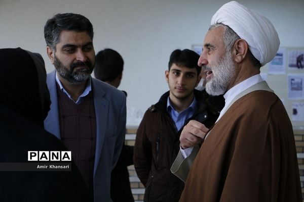 نشست صمیمی دانش‌آموزان دبیرستان دین و دانش قم با نماینده مجلس شورای اسلامی