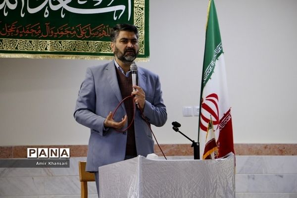 نشست صمیمی دانش‌آموزان دبیرستان دین و دانش قم با نماینده مجلس شورای اسلامی