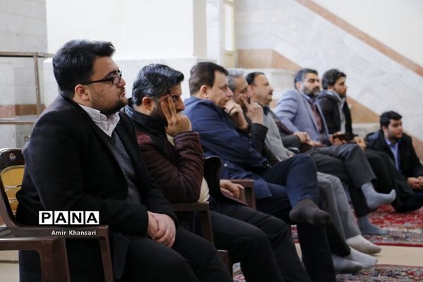نشست صمیمی دانش‌آموزان دبیرستان دین و دانش قم با نماینده مجلس شورای اسلامی