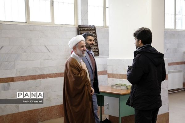 نشست صمیمی دانش‌آموزان دبیرستان دین و دانش قم با نماینده مجلس شورای اسلامی