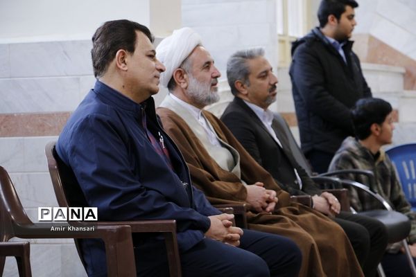 نشست صمیمی دانش‌آموزان دبیرستان دین و دانش قم با نماینده مجلس شورای اسلامی