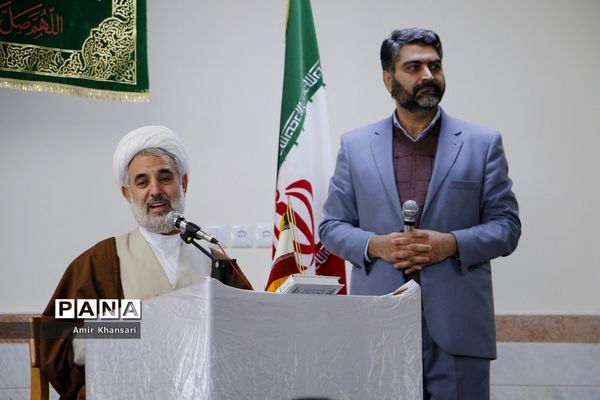 نشست صمیمی دانش‌آموزان دبیرستان دین و دانش قم با نماینده مجلس شورای اسلامی