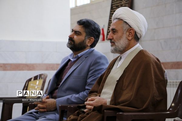 نشست صمیمی دانش‌آموزان دبیرستان دین و دانش قم با نماینده مجلس شورای اسلامی