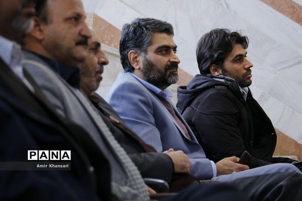 نشست صمیمی دانش‌آموزان دبیرستان دین و دانش قم با نماینده مجلس شورای اسلامی