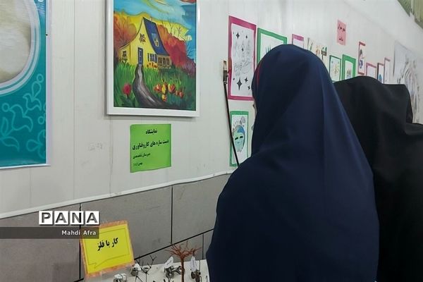 افتتاح نمایشگاه شوق پیشرفت در دبیرستان شاهد هدی شهرستان بهبهان