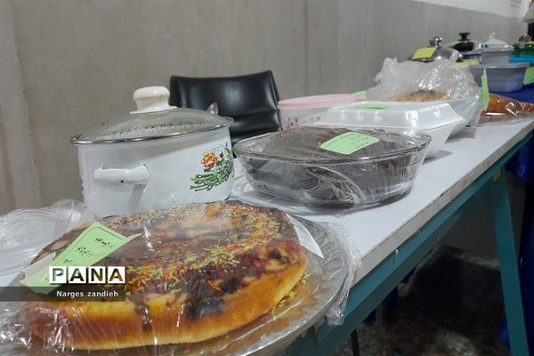 برگزاری جشنواره بومی محلی غذا و دست‌سازه‌های دانش‌آموزی در مدرسه احرار ملارد