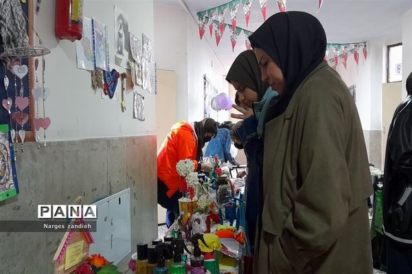 برگزاری جشنواره بومی محلی غذا و دست‌سازه‌های دانش‌آموزی در مدرسه احرار ملارد
