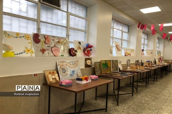 برگزاری نمایشگاه دست سازه‌های دانش‌آموزی در دبیرستان شهیده قزوینی منطقه ۱۳