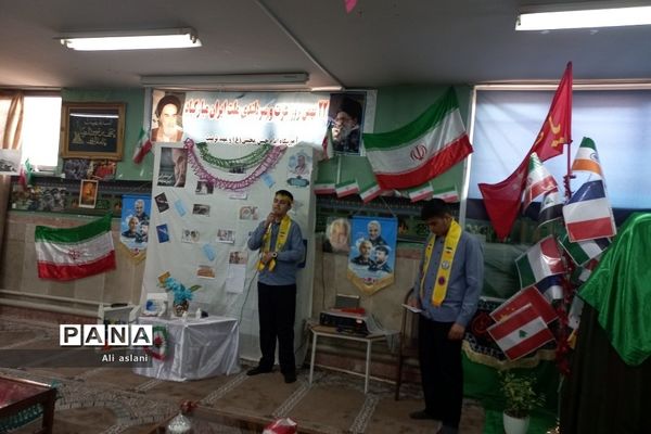 نمایشگاه مدرسه انقلاب در مدرسه امام حسن مجتبی (ع) شهریار