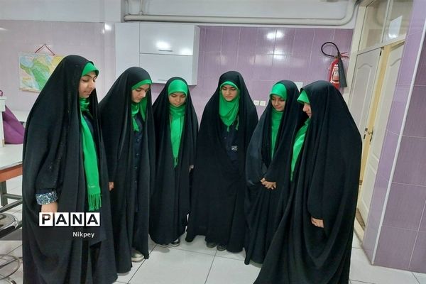 حضور پرشور دانش‌آموزان دبیرستان شاهد حجاب منطقه ۱۳ در مسابقات قرآن، عترت و نماز و نماز