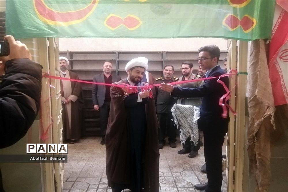 افتتاح نمایشگاه مدرسه انقلاب با حضور معاون وزیر آموزش و پرورش در دبیرستان شیخ صدوق قم