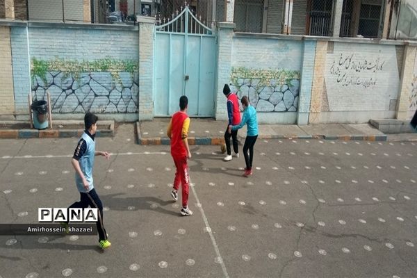 برگزاری مسابقات فوتبال در مدرسه خوارزمی ملارد