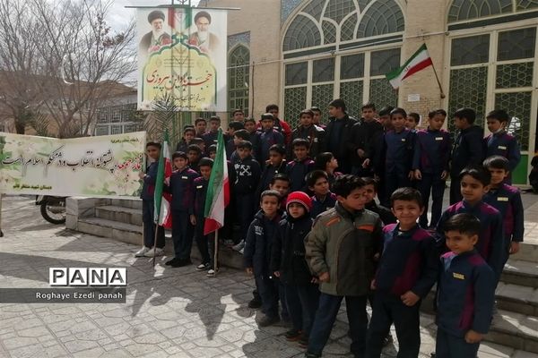 شرکت دانش‌آموزان دبستان قرآنی شهید محمد منتظرقائم خاتم در نماز جمعه