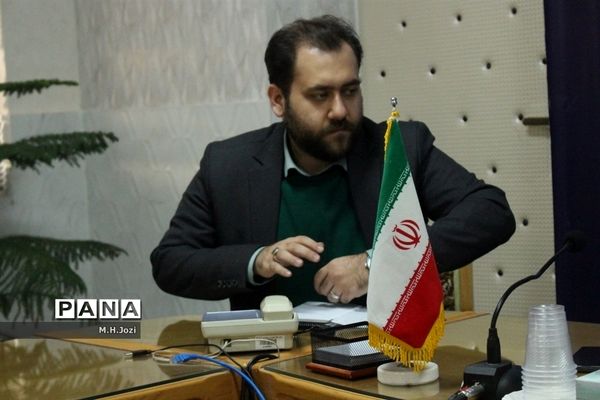 نشست نخبگان دانش‌آموز قم با مدیرکل آموزش و پرورش استان قم