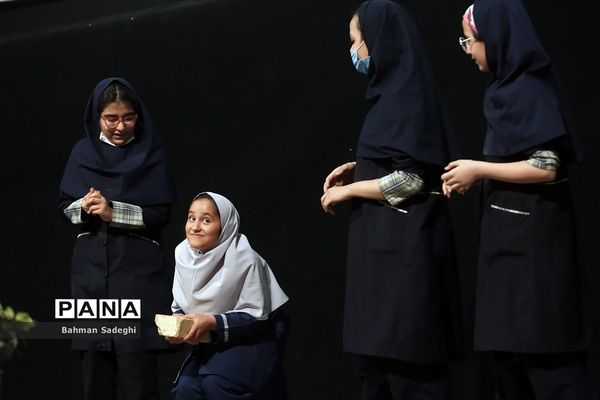 مراسم رونمایی از 10 مستند تلویزیونی خیرین مدرسه ساز شهر تهران