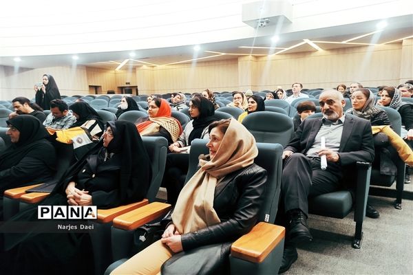 اختتامیه دهمین جشنواره فاخر در کارخانه نوآوری مشهد
