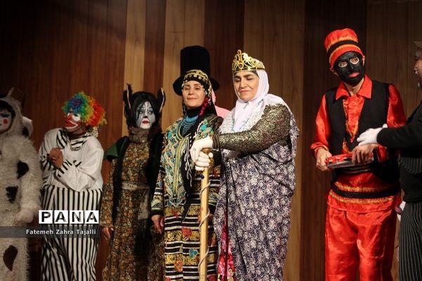 نمایش موزیکال و شاد شهر عروسک‌ها