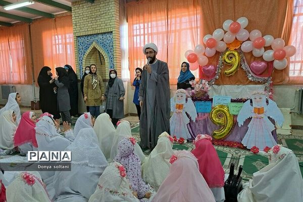 جشن ‌تکلیف دانش‌آموزان مدرسه حجاب ناحیه یک بهارستان