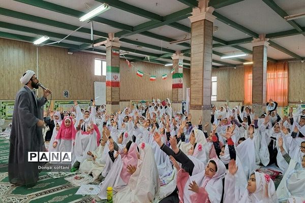 جشن ‌تکلیف دانش‌آموزان مدرسه حجاب ناحیه یک بهارستان