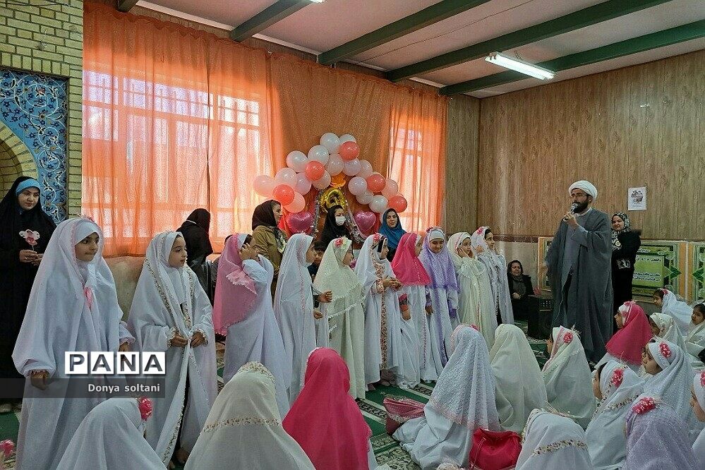 جشن ‌تکلیف دانش‌آموزان مدرسه حجاب ناحیه یک بهارستان
