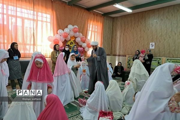 جشن ‌تکلیف دانش‌آموزان مدرسه حجاب ناحیه یک بهارستان