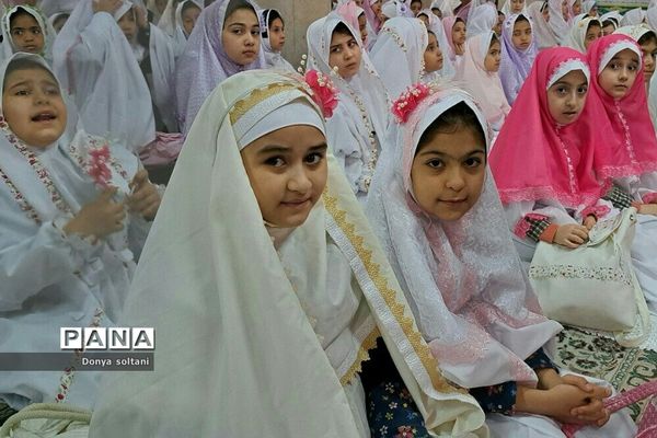جشن ‌تکلیف دانش‌آموزان مدرسه حجاب ناحیه یک بهارستان