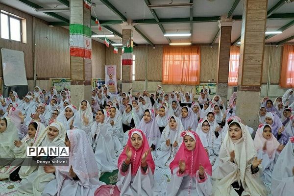 جشن ‌تکلیف دانش‌آموزان مدرسه حجاب ناحیه یک بهارستان