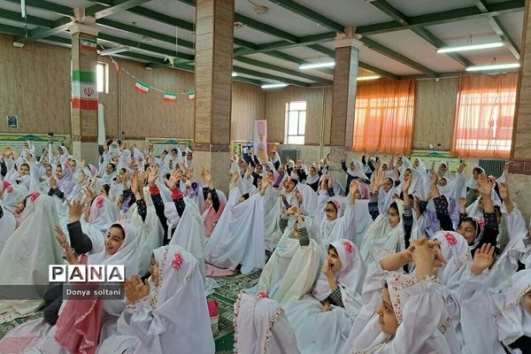 جشن ‌تکلیف دانش‌آموزان مدرسه حجاب ناحیه یک بهارستان